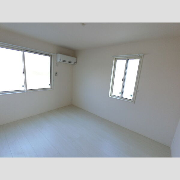 その他 (明るいフローリングフロアです。)