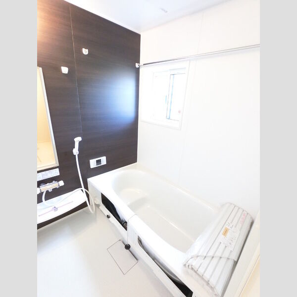 バス (大きい浴槽なので、お風呂好きにはピッタリです。)