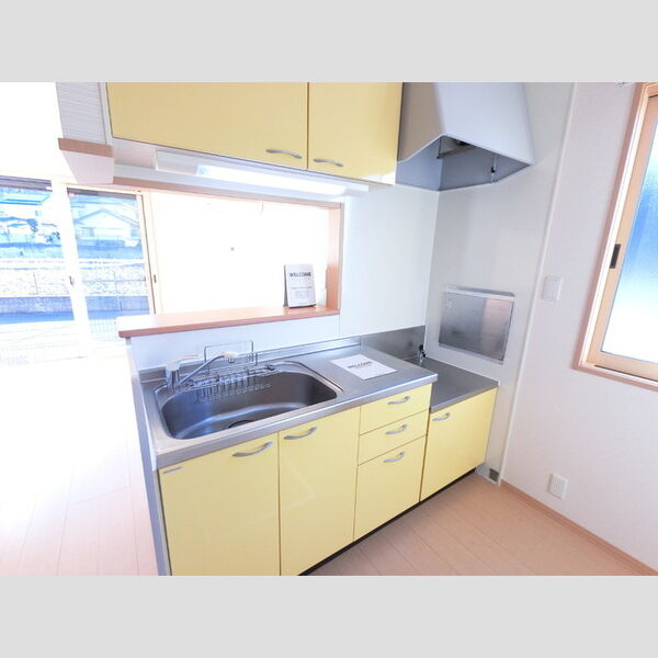 キッチン (キッチンからお部屋が見渡せます。)