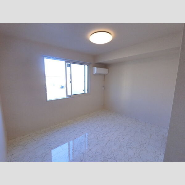 その他 (寝室です。エアコン付き)