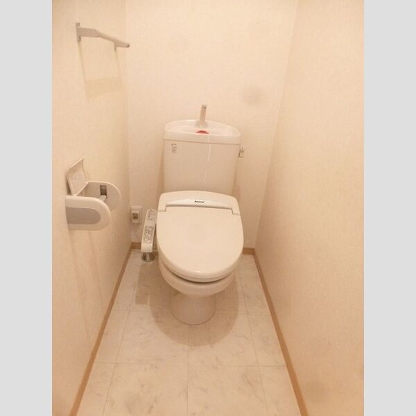 トイレ (温水洗浄便座です。)