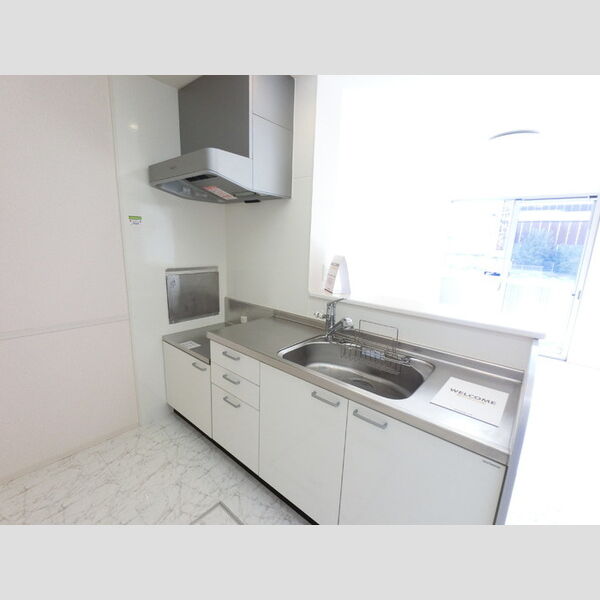 キッチン (キッチンからお部屋が見渡せます。)