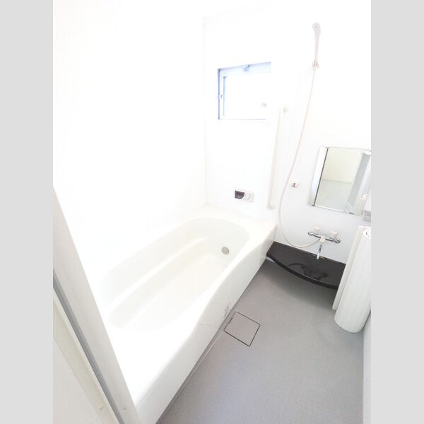 バス (大きい浴槽なので、お風呂好きにはピッタリです。)