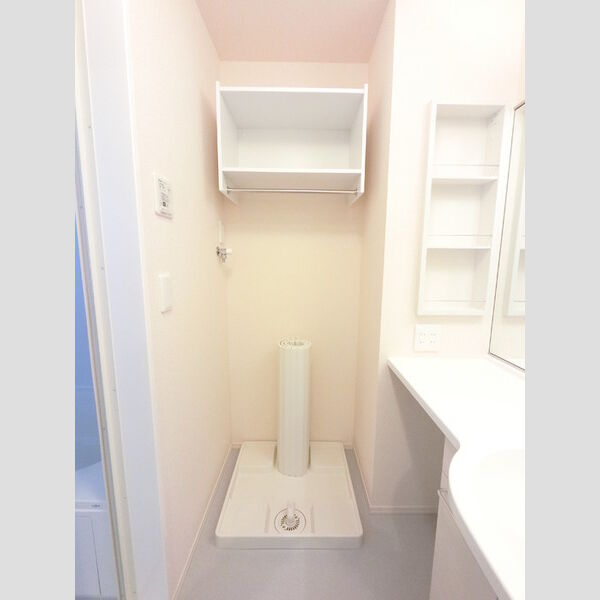 その他 (洗濯機置き場です。防水パンあります。)