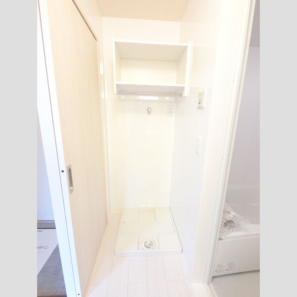 その他 (洗濯機置き場です。防水パンあります。)