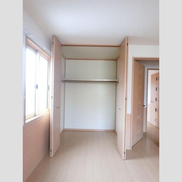 収納 (各部屋に収納もあり、荷物の多い方にも安心です!)