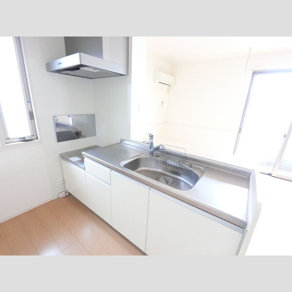 キッチン (キッチンからお部屋が見渡せます。)