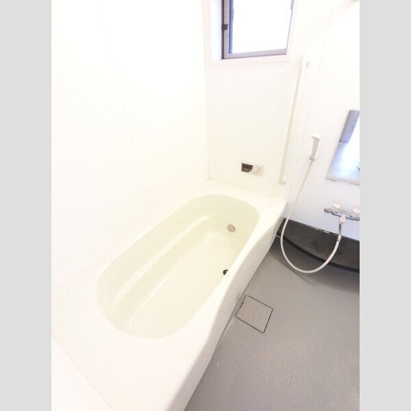 バス (大きい浴槽なので、お風呂好きにはピッタリです。)