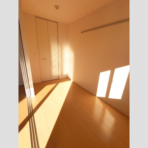 その他 (明るいフローリングフロアです。)