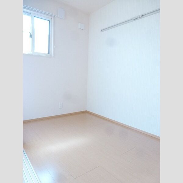 その他 (リビング隣の洋室です。)