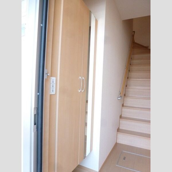 玄関 (トールタイプミラー付シューズボックスです。)