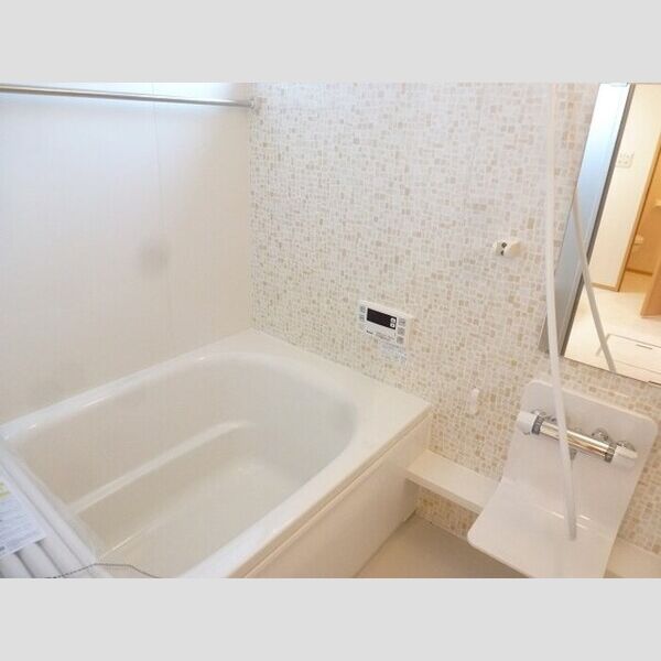 バス (窓付き浴室です)