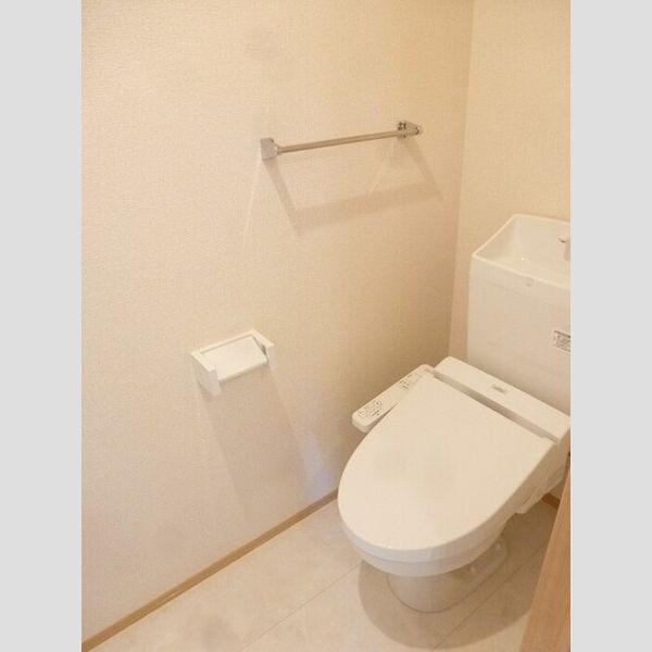 トイレ (温水洗浄便座です。)