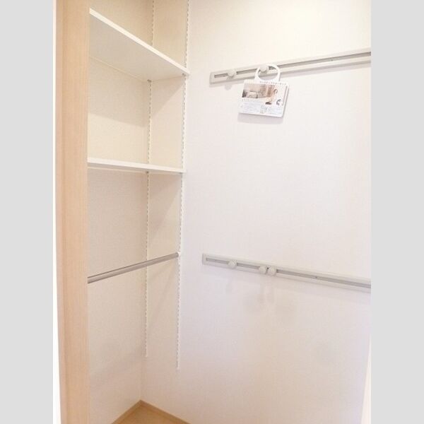 収納 (ワンステップクローゼットです。)