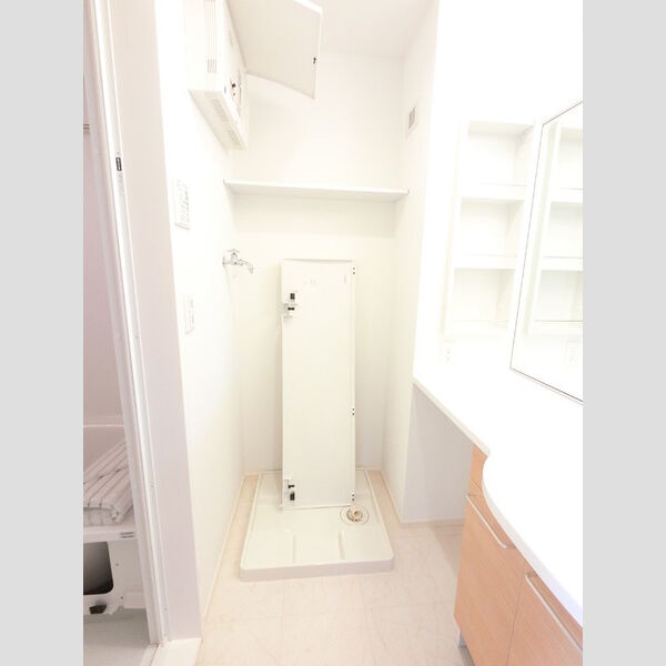 その他設備 (洗濯機置き場です。防水パンあります。)
