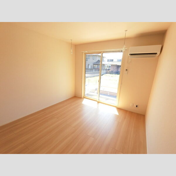 その他 (居室です。エアコン付いてます。)