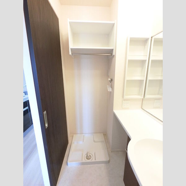 その他 (洗濯機置き場です。防水パンあります。)