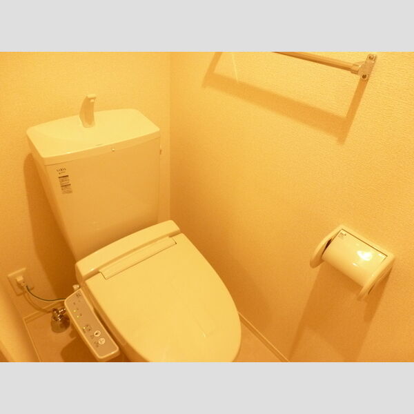 トイレ (温水洗浄便座です。)