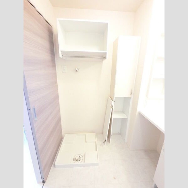その他 (洗濯機置き場です。防水パンあります。)