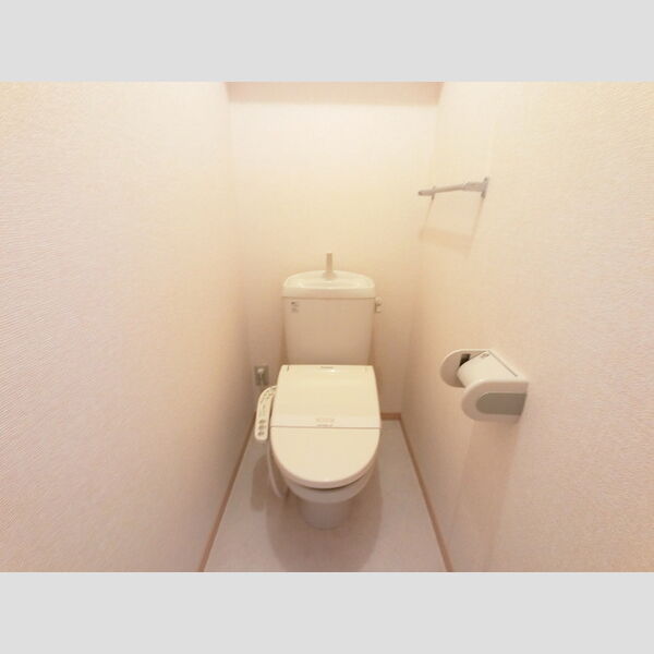 トイレ (温水洗浄便座付き)