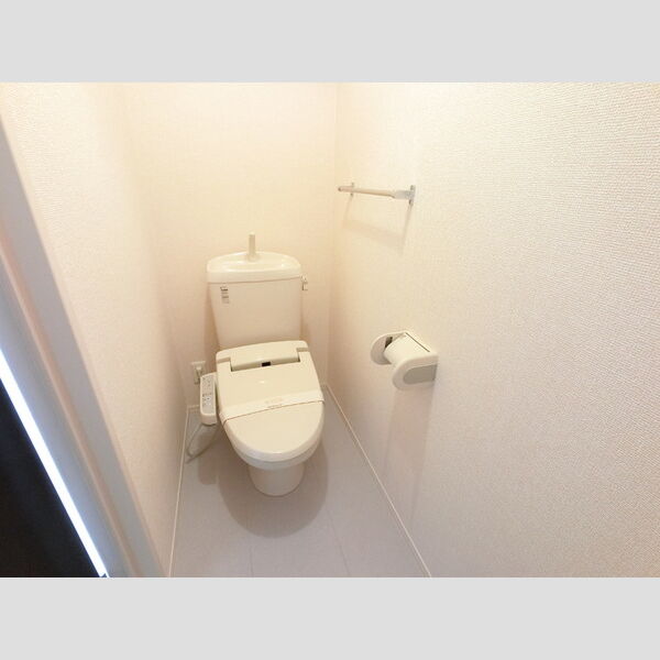 トイレ (温水洗浄便座付き)