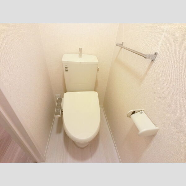 トイレ (温水洗浄便座付き)