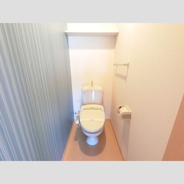 トイレ (温水洗浄便座付き)