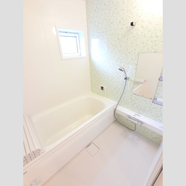 バス (大きい浴槽なので、お風呂好きにはピッタリです。)