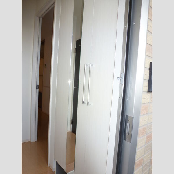 玄関 (トールタイプミラー付シューズボックスです。)