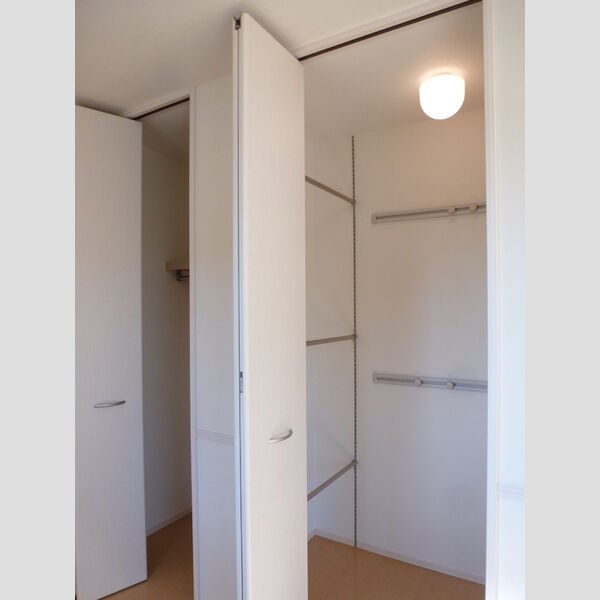 収納 (ワンステップクローゼット付いてます。)