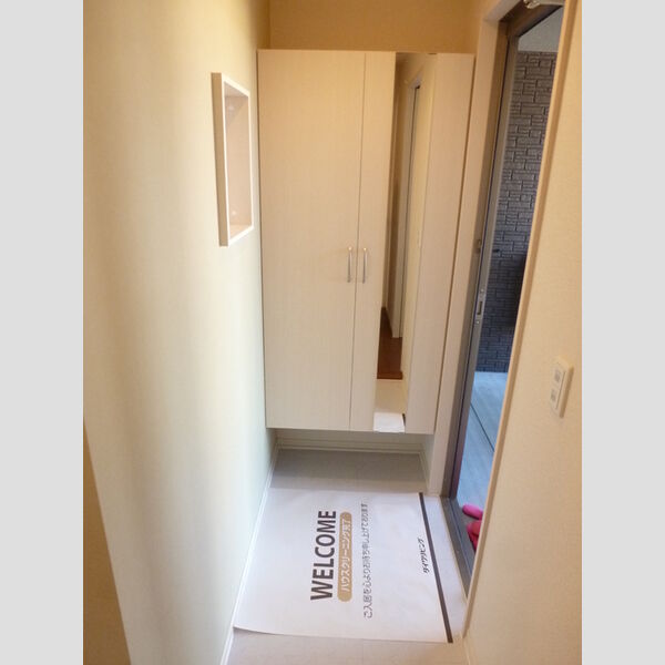 玄関 (トールタイプミラー付シューズボックスです。)