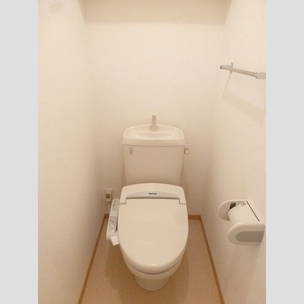 トイレ (温水洗浄便座です。)