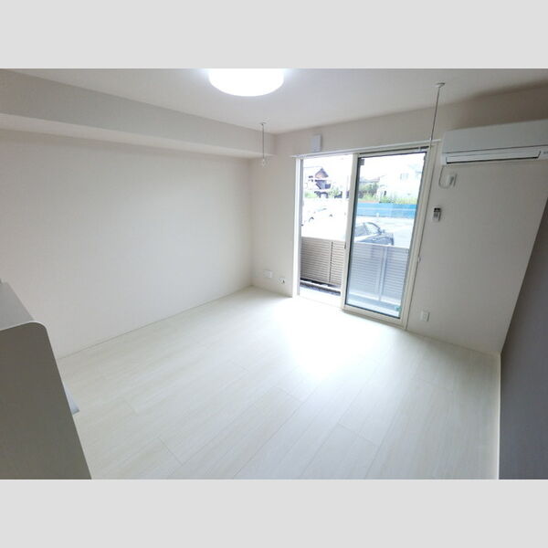 居室・リビング (エアコン・照明付いてます。)
