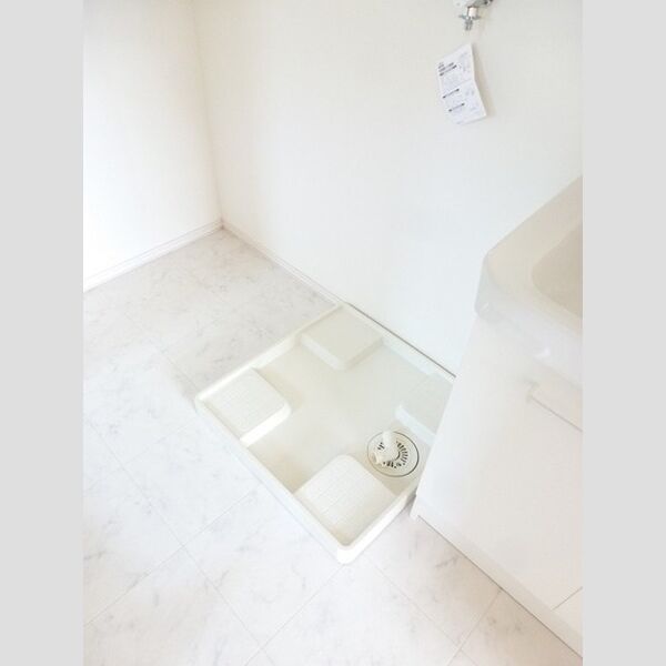 洗面所 (洗濯機置き場です。)