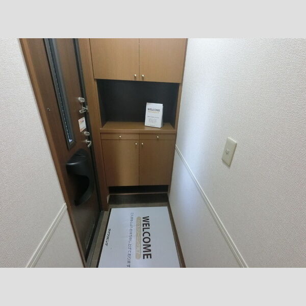 玄関 (B102 玄関)