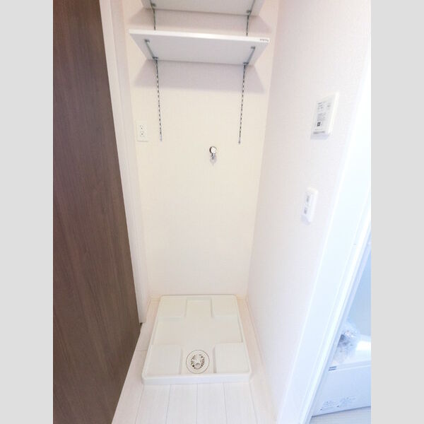 その他 (洗濯機置き場です。防水パンあります。)