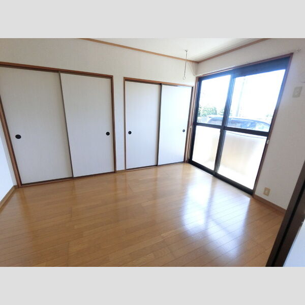 その他 (南側洋室です)