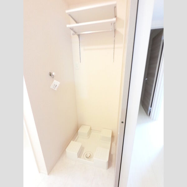その他 (洗濯機置き場です。防水パンあります。)