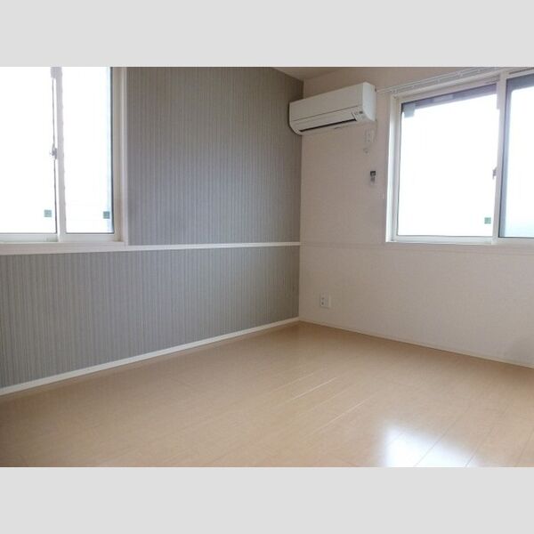 その他 (北西側洋室です。)