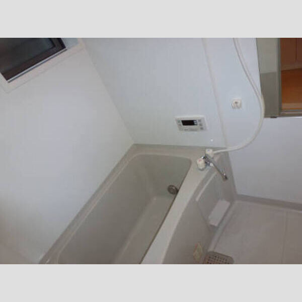 バス (B102 浴室)