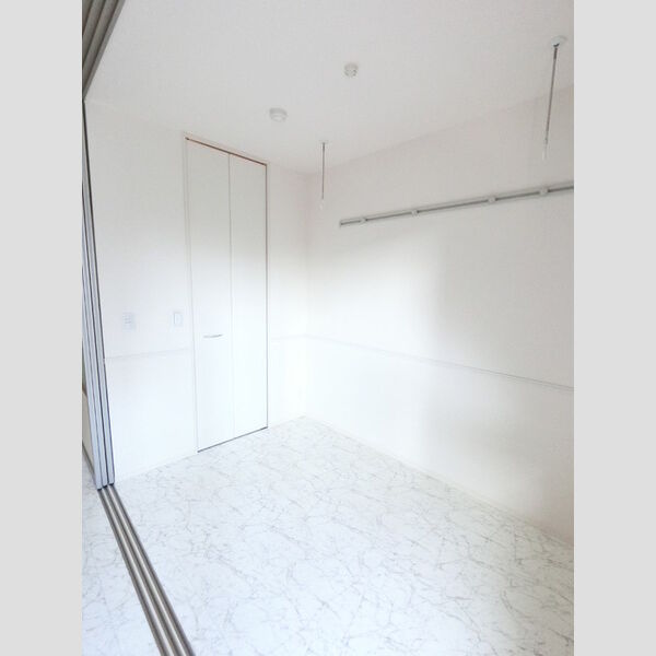 その他 (おしゃれな大理石調フロアです。)