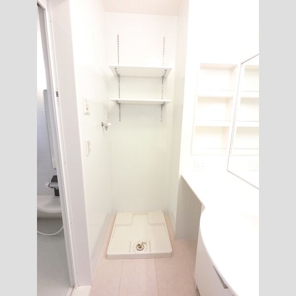 その他 (洗濯機置き場です。防水パンあります。)