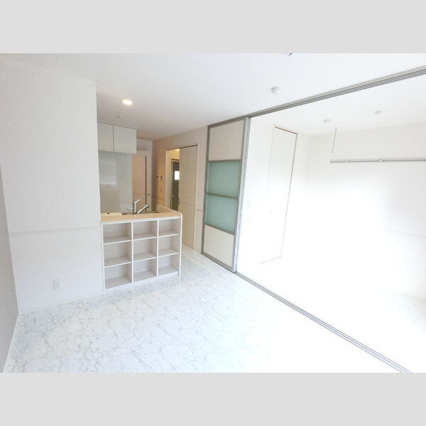 居室・リビング (ライトスルースクリーンで光を透しながらほどよく遮ります。)