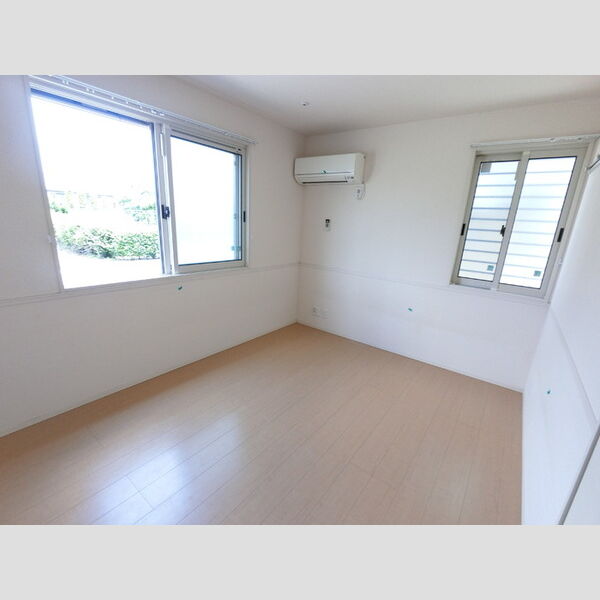 その他 (明るいフローリングフロアです。)