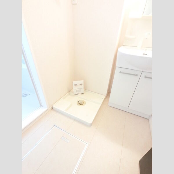 その他 (洗濯機置き場です。防水パンあります。)