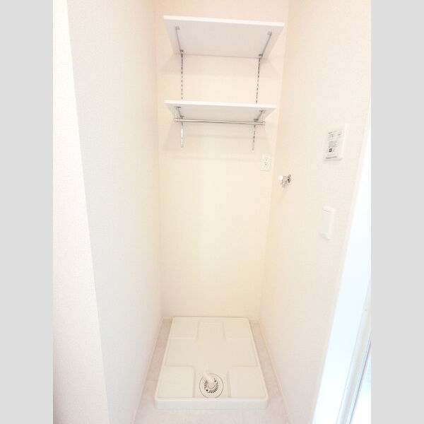 その他 (洗濯機置き場です。防水パンあります。)