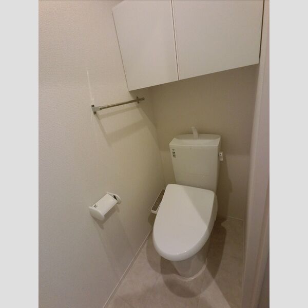 トイレ (トイレ収納も有ります!)