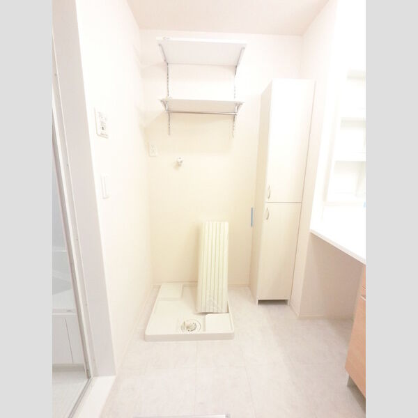 その他 (洗濯機置き場です。防水パンあります。)