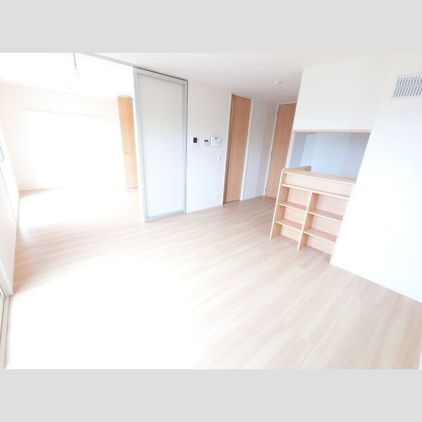 居室・リビング (ライトスルースクリーンで光を透しながらほどよく遮ります。)