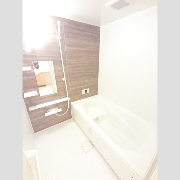 バス (大きい浴槽なので、お風呂好きにはピッタリです。)